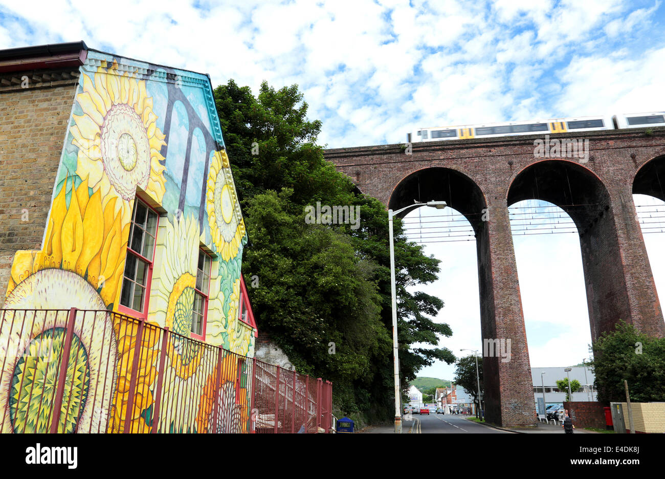 kent-folkestone-the-sunflower-house-and-foord-viaduct-stock-photo-alamy