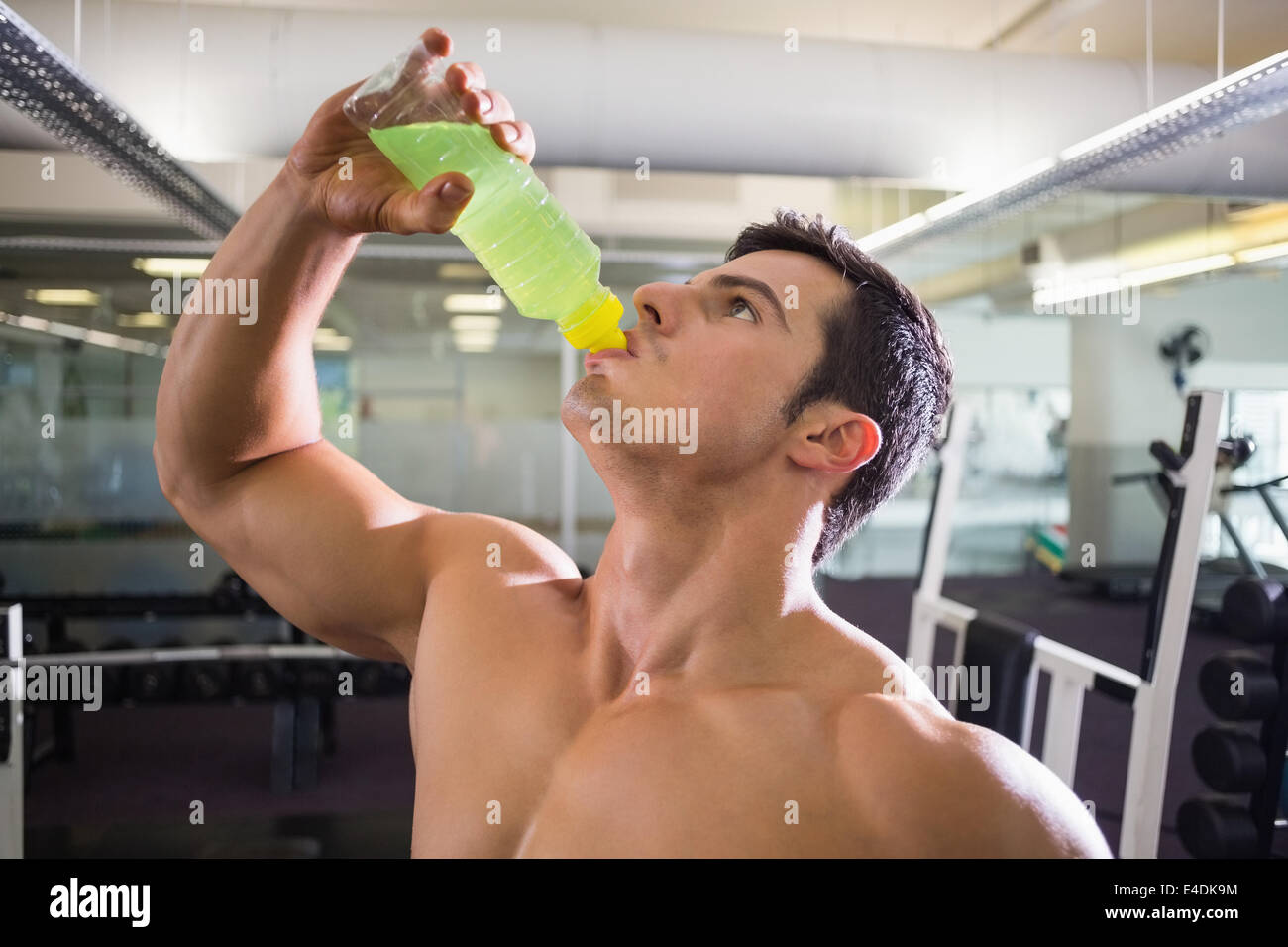 Sporty Young Man Drinking Energy Drink In Gym Stock Photo Alamy sporty-young-man-drinking-energy-drink-in-gym-stock-photo-alamy