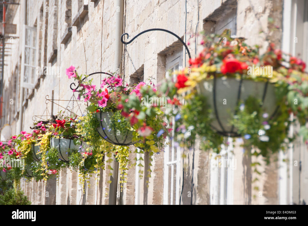 Cottages with hanging basket hires stock photography and images Alamy