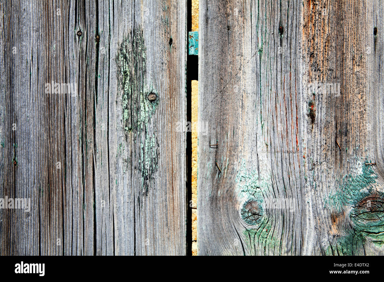 Old wood planks with green peeling paint background Stock Photo - Alamy