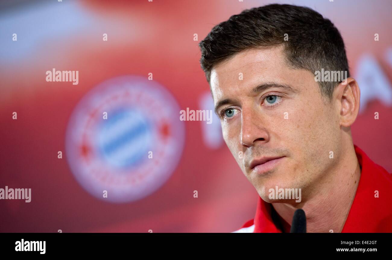 Munich, Germany. 09th July, 2014. New FC Bayern Munich player Robert Lewandowski speaks during a press conference on occassion of his introduction to the team in Munich, Germany, 09 July 2014. Photo: SVEN HOPPE/dpa/Alamy Live News Stock Photo