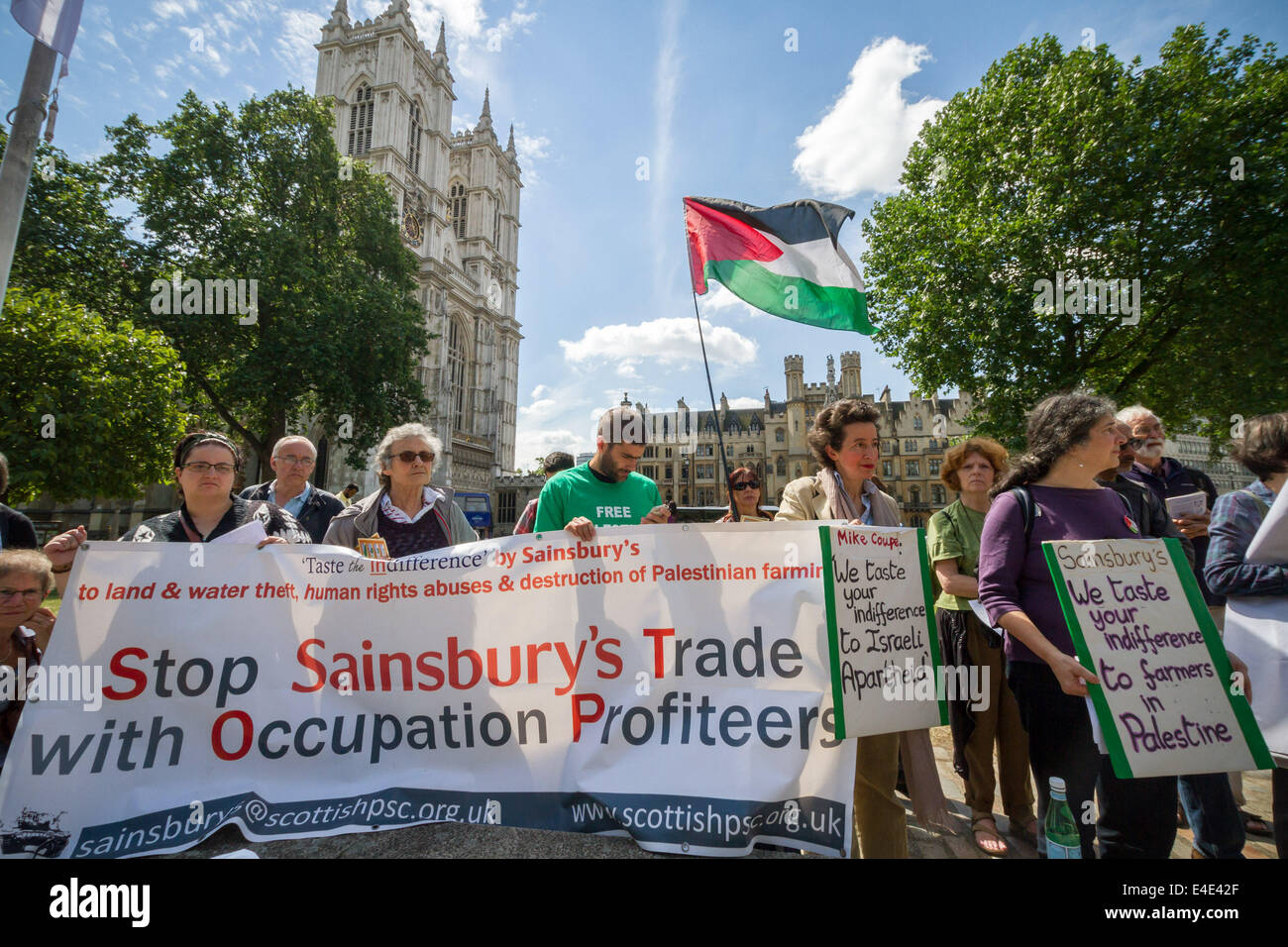 Palestine solidarity campaign hi-res stock photography and images - Alamy