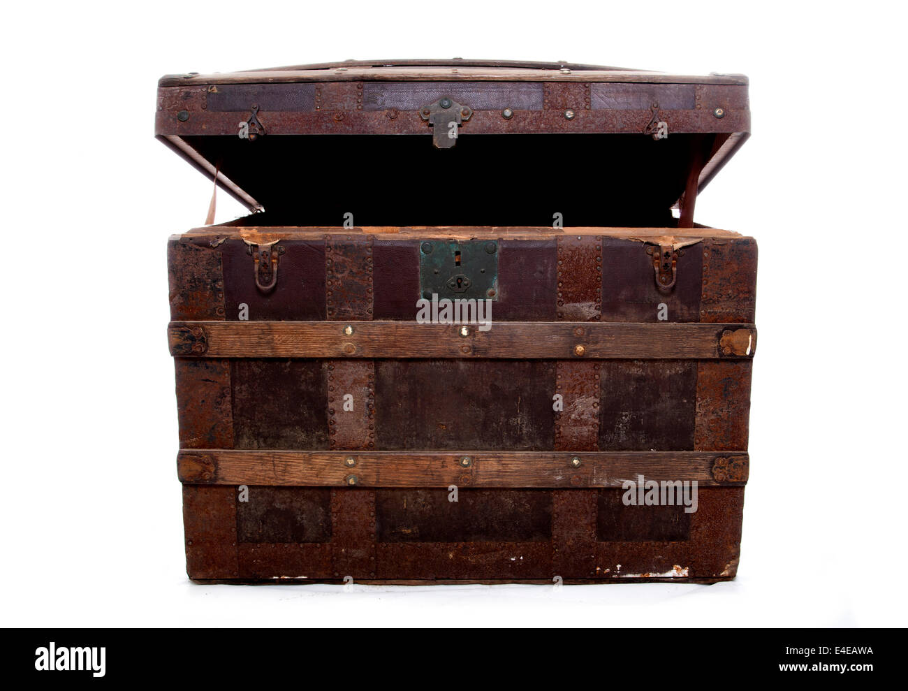 Pirates treasure chest studio cutout Stock Photo - Alamy