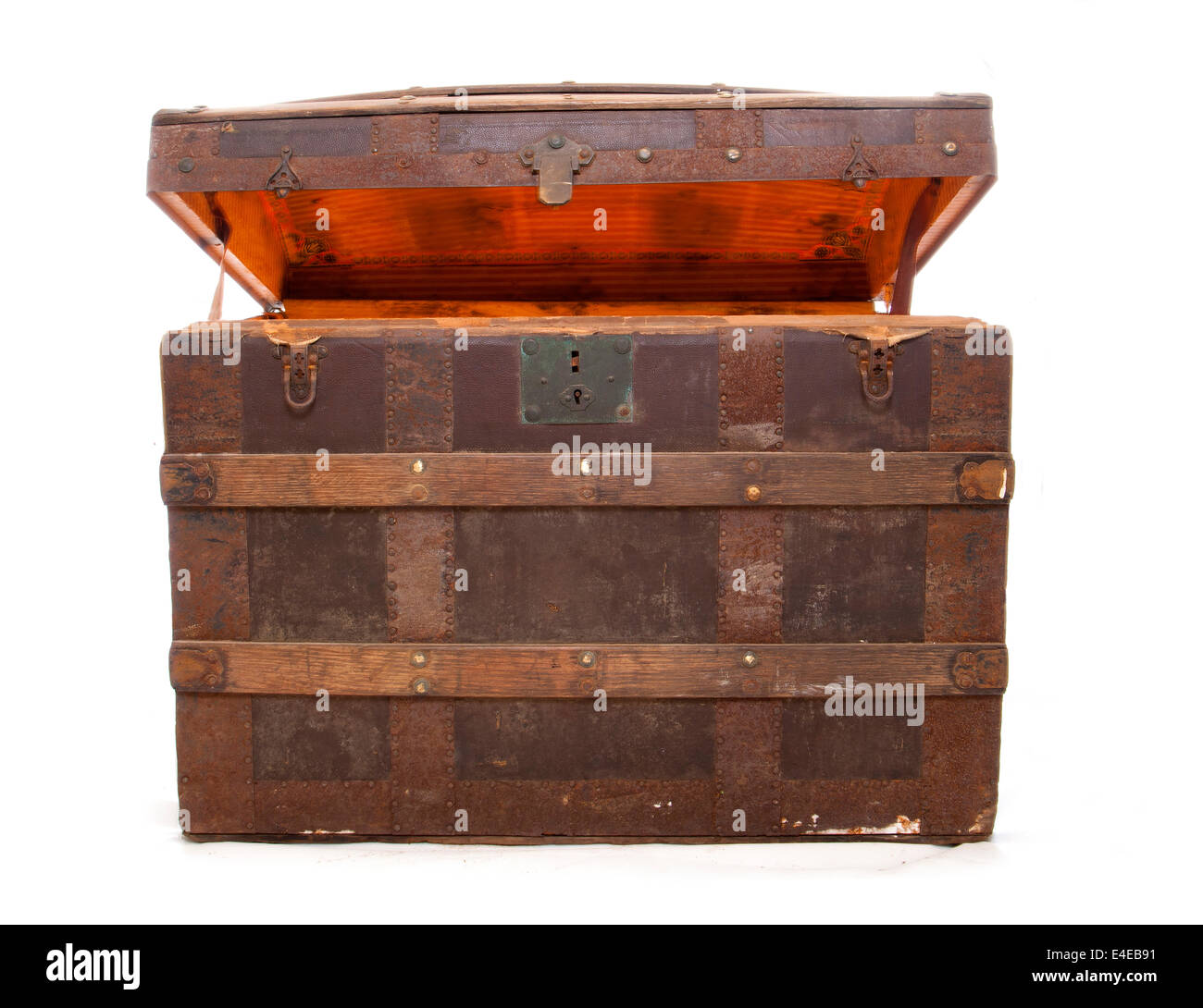Pirates treasure chest studio cutout Stock Photo - Alamy