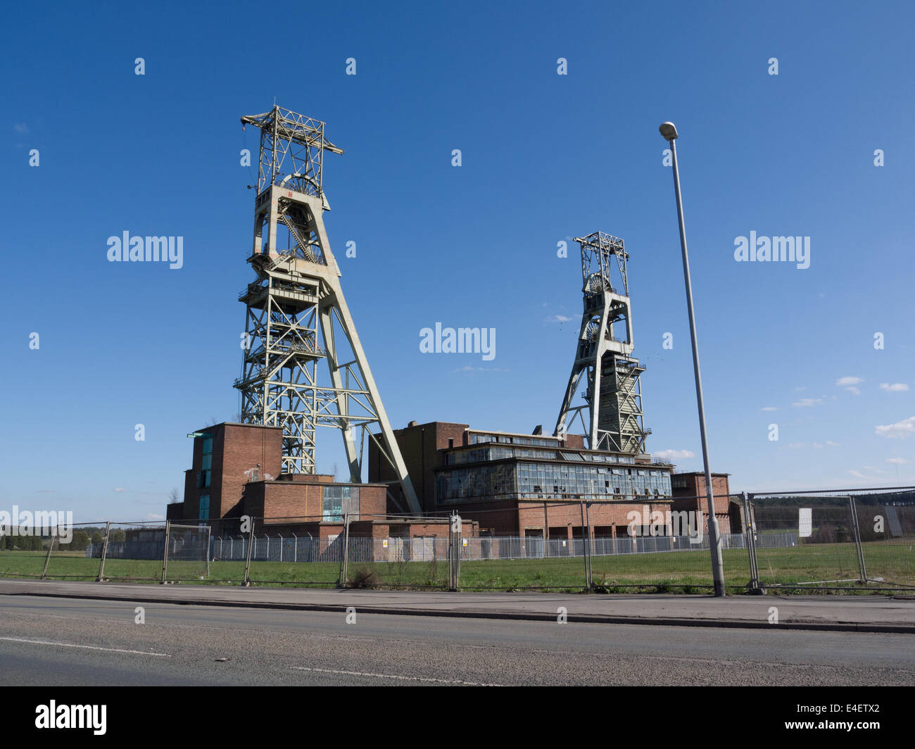 Pair of headstocks and linking powerhouse at the now disused Clipstone colliery - Grade II listed applied in April 2002. Stock Photo