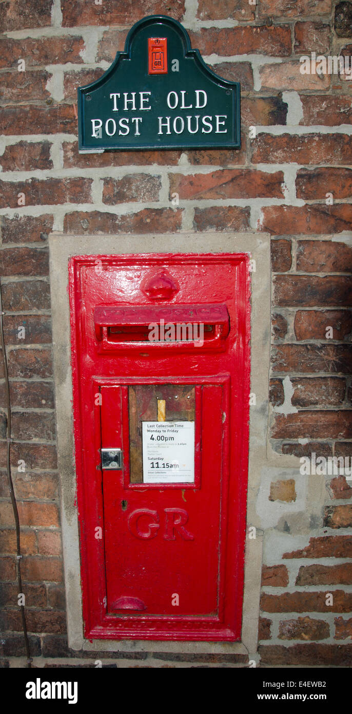 Post box, Old Ollerton, Notts Stock Photo