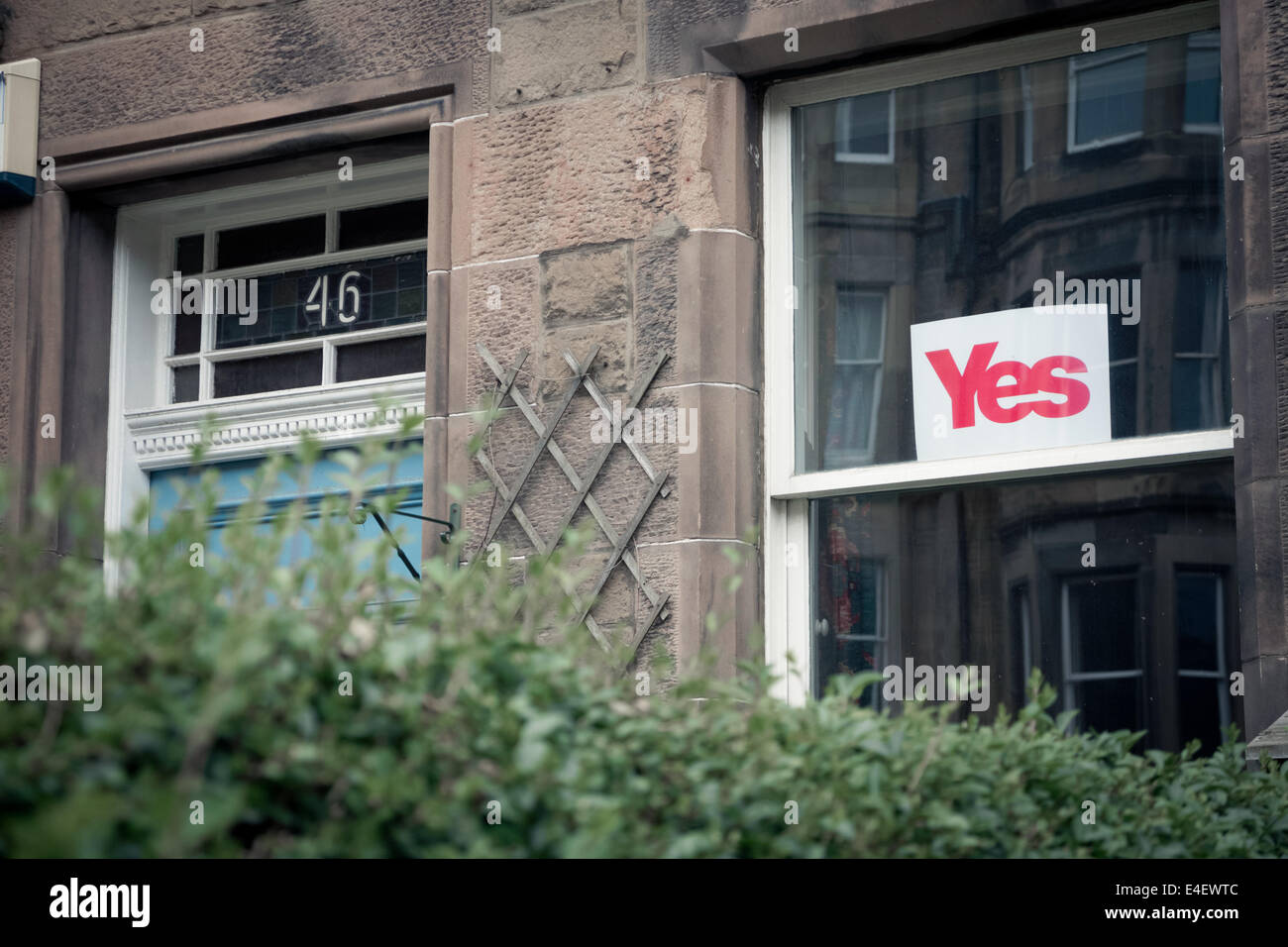 Scottish independence Yes sign in a flat window in Edinburgh's Marchmont area Stock Photo
