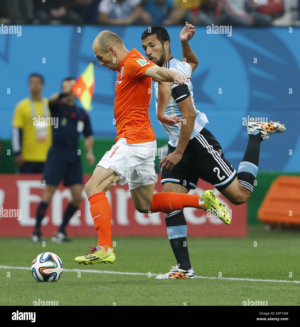 Sao Paulo, Brazil. 9th July, 2014. Netherlands' Arjen Robben (L) vies with Argentina's Ezequiel Garay during a semifinal match between Netherlands and Argentina of 2014 FIFA World Cup at the Arena de Sao Paulo Stadium in Sao Paulo, Brazil, on July 9, 2014. Credit:  Zhou Lei/Xinhua/Alamy Live News Stock Photo