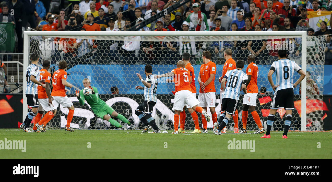 Sao Paulo, Brazil. 9th July, 2014. Players react as Netherlands' goalkeeper Jasper Cillessen (4th L) blocks a free kick shot by Argentina's Lionel Messi (L, front) during a semifinal match between Netherlands and Argentina of 2014 FIFA World Cup at the Arena de Sao Paulo Stadium in Sao Paulo, Brazil, on July 9, 2014. Credit:  Zhou Lei/Xinhua/Alamy Live News Stock Photo