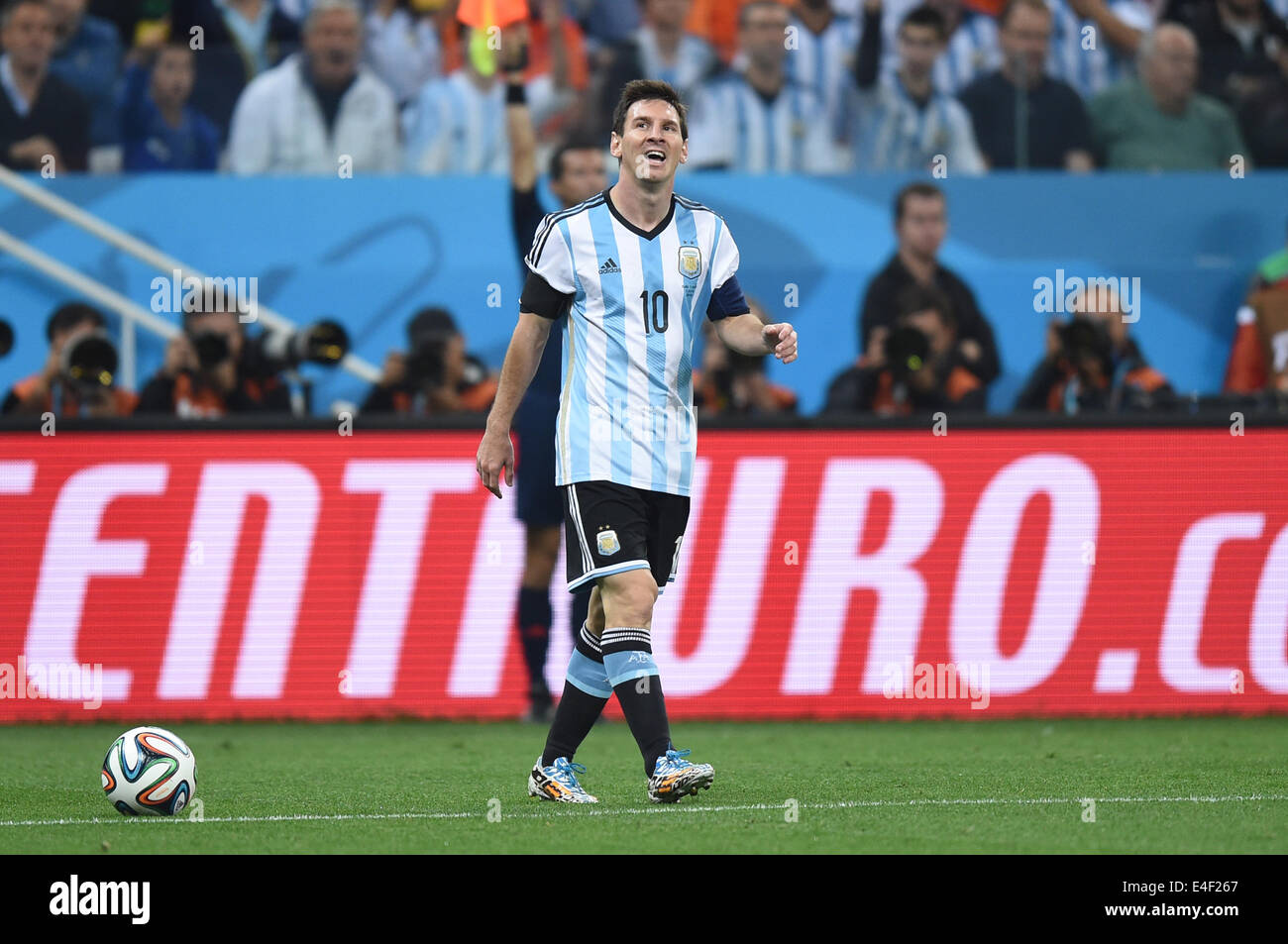 Sao Paulo, Brazil. 09th July, 2014. Lionel Messi of Argentina walks on the pitch during the FIFA World Cup 2014 semi-final soccer match between the Netherlands and Argentina at the Arena Corinthians in Sao Paulo, Brazil, 09 July 2014. Photo: Marius Becker/dpa/Alamy Live News Stock Photo