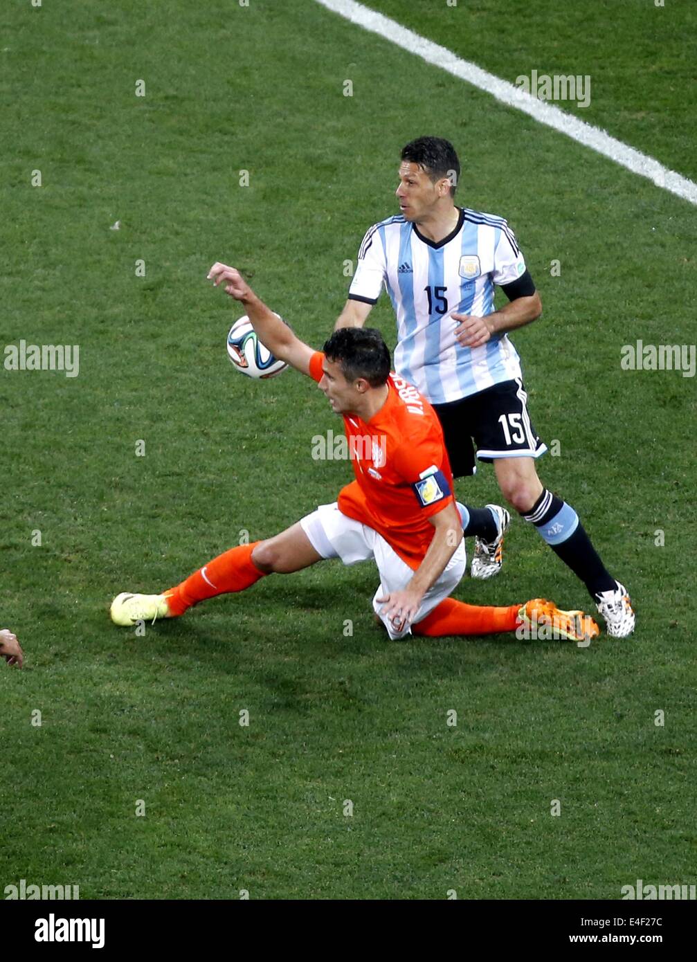Sao Paulo, Brazil. 9th July, 2014. Netherlands' Robin van Persie vies with Argentina's Martin Demichelis during a semifinal match between Netherlands and Argentina of 2014 FIFA World Cup at the Arena de Sao Paulo Stadium in Sao Paulo, Brazil, on July 9, 2014. Credit:  Liao Yujie/Xinhua/Alamy Live News Stock Photo