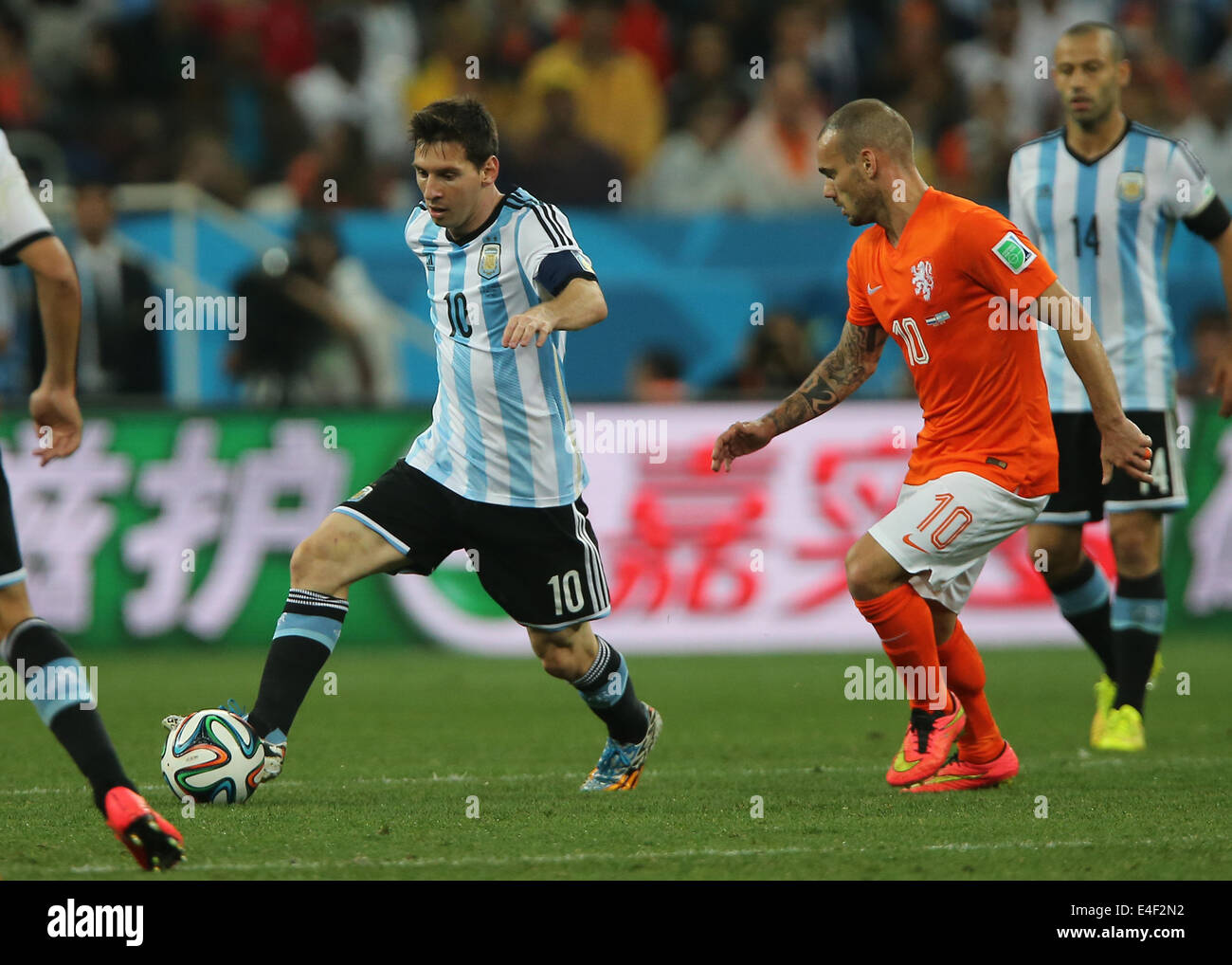 Sao Paulo, Brazil. 9th July, 2014. Netherlands' Wesley Sneijder vies with Argentina's Lionel Messi during a semifinal match between Netherlands and Argentina of 2014 FIFA World Cup at the Arena de Sao Paulo Stadium in Sao Paulo, Brazil, on July 9, 2014. Credit:  Xu Zijian/Xinhua/Alamy Live News Stock Photo