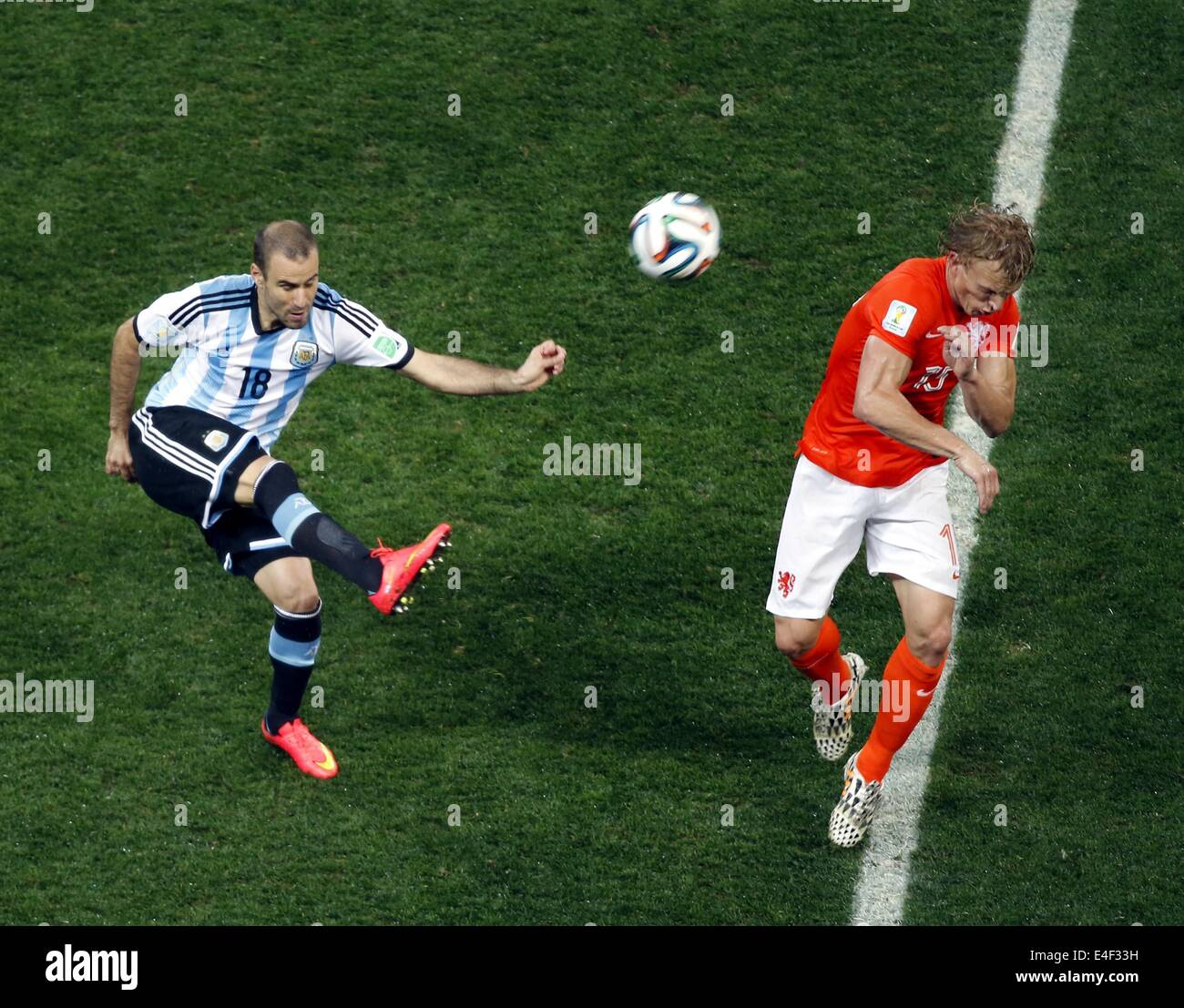 Sao Paulo, Brazil. 9th July, 2014. Netherlands' Dirk Kuyt vies with Argentina's Rodrigo Palacio during a semifinal match between Netherlands and Argentina of 2014 FIFA World Cup at the Arena de Sao Paulo Stadium in Sao Paulo, Brazil, on July 9, 2014. Credit:  Liao Yujie/Xinhua/Alamy Live News Stock Photo
