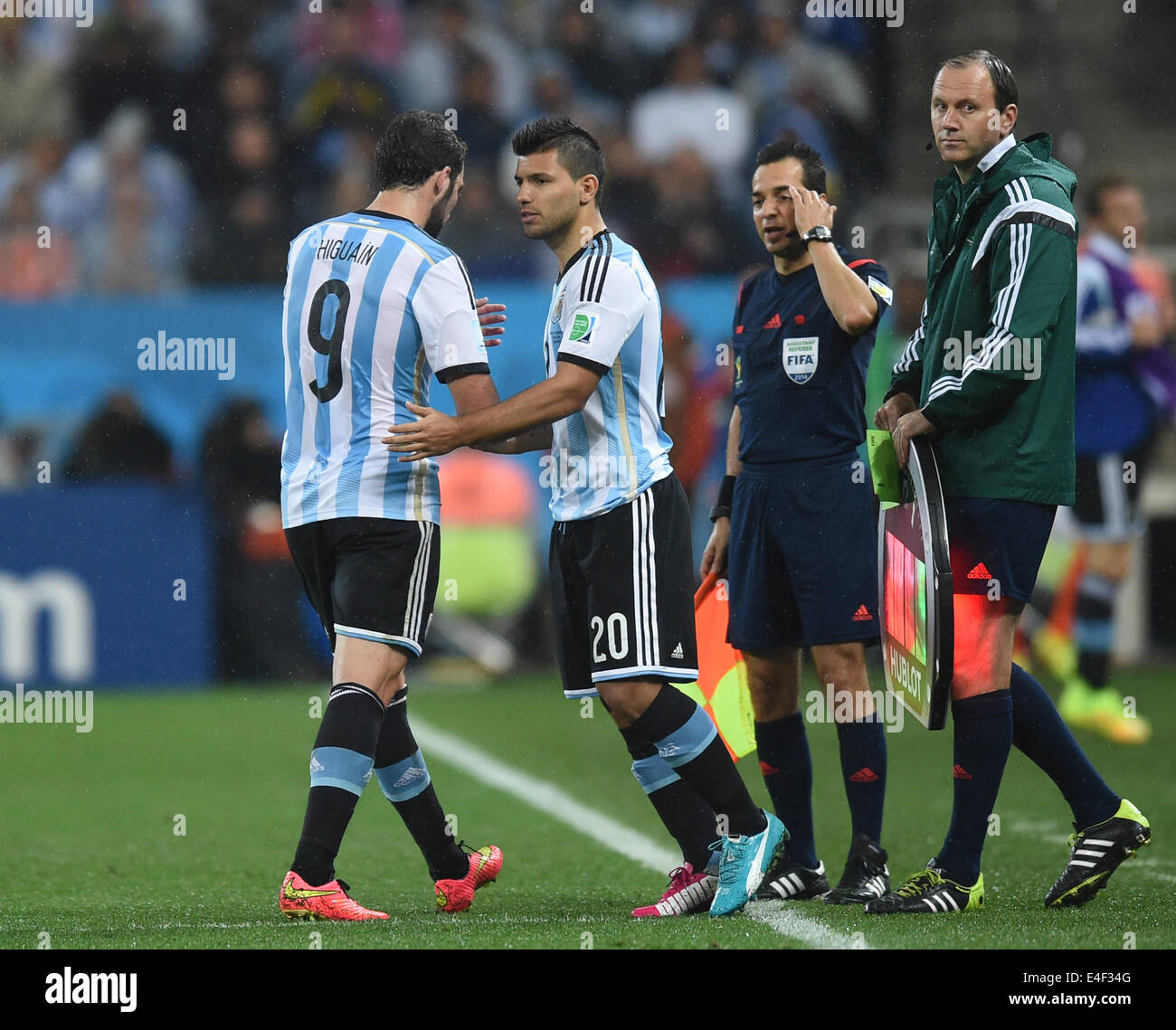 Sao Paulo, Brazil. 09th July, 2014. Gonzalo Higuain (L) of Argentina is substituted for Sergio Aguero (2-L) during the FIFA World Cup 2014 semi-final soccer match between the Netherlands and Argentina at the Arena Corinthians in Sao Paulo, Brazil, 09 July 2014. Photo: Marius Becker/dpa/Alamy Live News Stock Photo