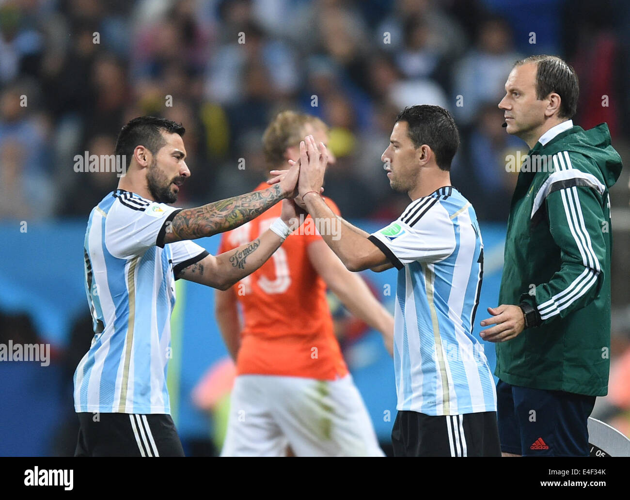 Sao Paulo, Brazil. 09th July, 2014. Ezequiel Lavezzi (L) of Argentina is substituted for Maxi Rodriguez (C) during the FIFA World Cup 2014 semi-final soccer match between the Netherlands and Argentina at the Arena Corinthians in Sao Paulo, Brazil, 09 July 2014. Photo: Marius Becker/dpa/Alamy Live News Stock Photo