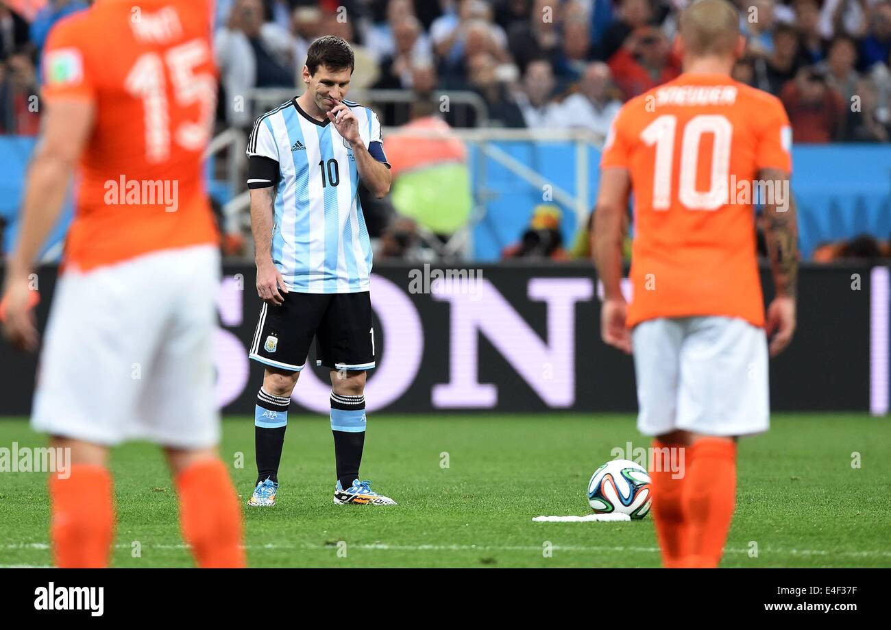 Corinthians Stadium, Sao Paulo, Brazil. 09th July, 2014. FIFA World Cup 2014 semi-final soccer match between the Netherlands and Argentina. Lionel Messi (Argentinien) denkt sich was kreatives aus Credit:  Action Plus Sports/Alamy Live News Stock Photo