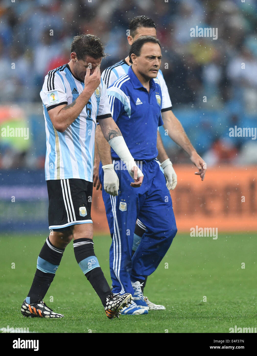 Sao Paulo, Brazil. 09th July, 2014. Lucas Biglia (L) of Argentina reacts during the FIFA World Cup 2014 semi-final soccer match between the Netherlands and Argentina at the Arena Corinthians in Sao Paulo, Brazil, 09 July 2014. Photo: Marius Becker/dpa/Alamy Live News Stock Photo
