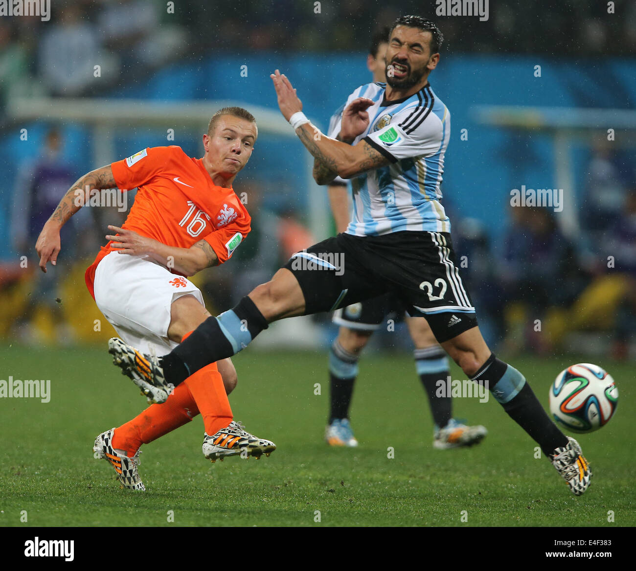 Sao Paulo, Brazil. 9th July, 2014. Netherlands' Jordy Clasie vies with Argentina's Ezequiel Lavezzi during a semifinal match between Netherlands and Argentina of 2014 FIFA World Cup at the Arena de Sao Paulo Stadium in Sao Paulo, Brazil, on July 9, 2014. Credit:  Xu Zijian/Xinhua/Alamy Live News Stock Photo