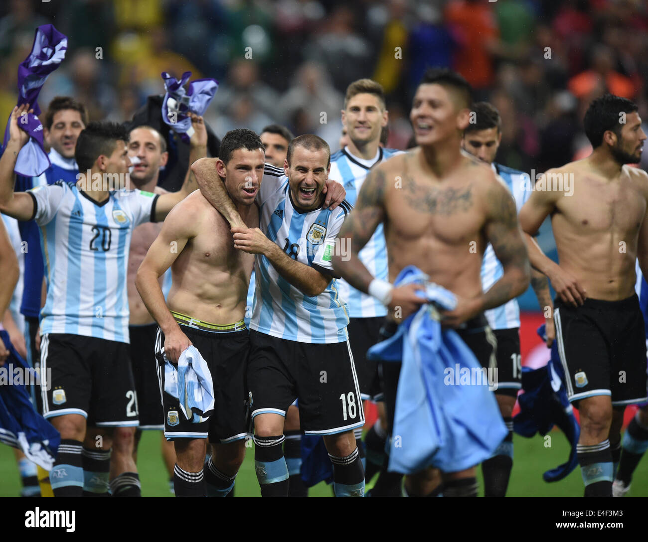 Sao Paulo, Brazil. 09th July, 2014. Argentina's Maxi Rodriguez (2-L) celebrates with his team mates after winning the penalty shoot-out of the FIFA World Cup 2014 semi-final soccer match between the Netherlands and Argentina at the Arena Corinthians in Sao Paulo, Brazil, 09 July 2014. Photo: Marius Becker/dpa/Alamy Live News Stock Photo