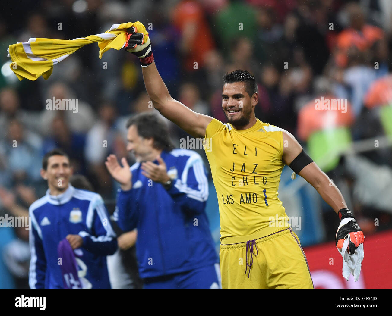 Sao Paulo, Brazil. 09th July, 2014. Argentina's goalkeeper Sergio Romero celebrates after winning the penalty shoot-out of the FIFA World Cup 2014 semi-final soccer match between the Netherlands and Argentina at the Arena Corinthians in Sao Paulo, Brazil, 09 July 2014. Photo: Marius Becker/dpa/Alamy Live News Stock Photo
