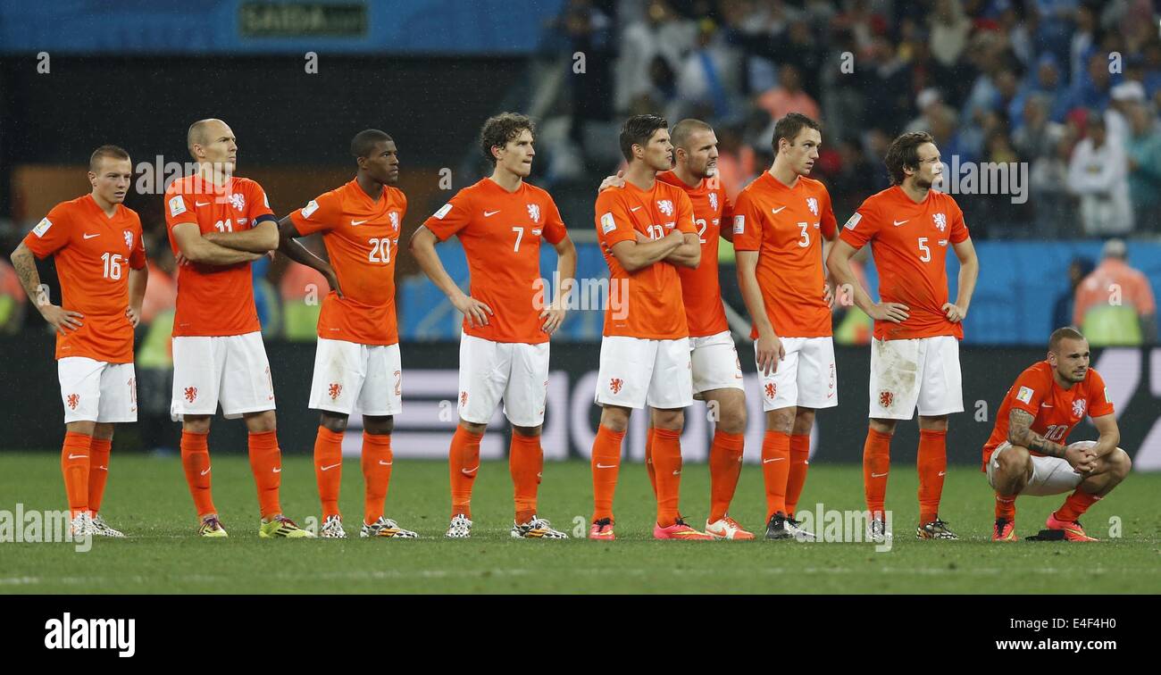 Sao Paulo, Brazil. 9th July, 2014. Netherlands' Jordy Clasie, Arjen Robben, Georginio Wijnaldum, Daryl Janmaat, Klaas-Jan Huntelaar, Ron Vlaar, Stefan de Vrij, Daley Blind and Wesley Sneijder (L to R) look on in the penalty shoot-out during a semifinal match between Netherlands and Argentina of 2014 FIFA World Cup at the Arena de Sao Paulo Stadium in Sao Paulo, Brazil, on July 9, 2014. Argentina won 4-2 on penalties over Netherlands after a 0-0 tie and qualified for the final on Wednesday. Credit:  Wang Lili/Xinhua/Alamy Live News Stock Photo