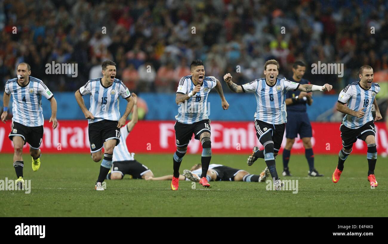Sao Paulo, Brazil. 9th July, 2014. Argentina's Pablo Zabaleta, Martin Demichelis, Marcos Rojo, Lucas Biglia and Rodrigo Palacio (L to R, front) celebrate their victory at the end of the penalty shoot-out of a semifinal match between Netherlands and Argentina of 2014 FIFA World Cup at the Arena de Sao Paulo Stadium in Sao Paulo, Brazil, on July 9, 2014. Argentina won 4-2 on penalties over Netherlands after a 0-0 tie and qualified for the final on Wednesday. Credit:  Wang Lili/Xinhua/Alamy Live News Stock Photo