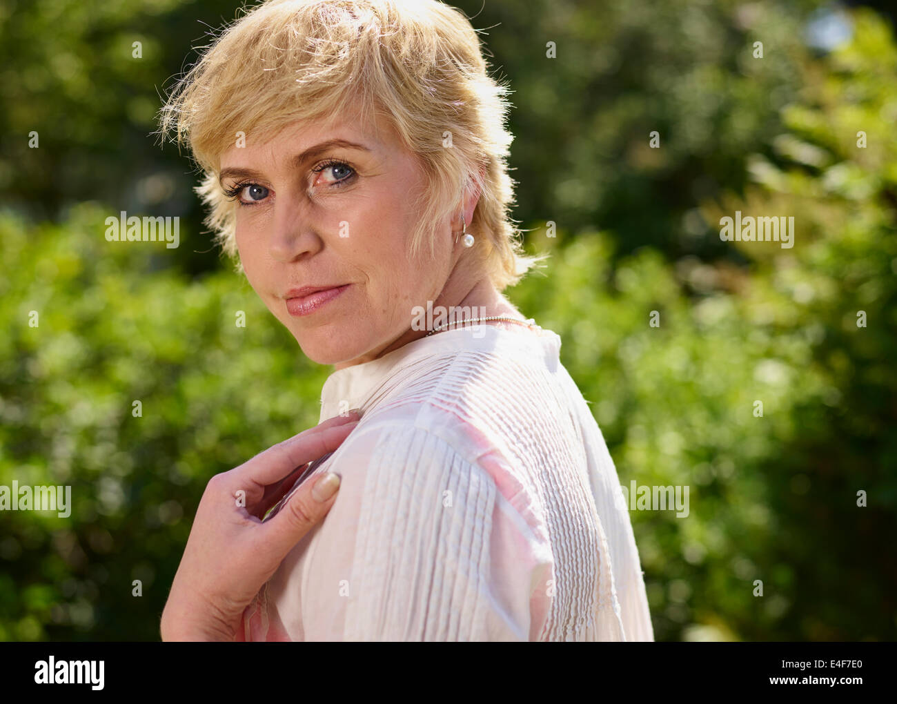 Side View Mature Blond Hi res Stock Photography And Images Alamy side-view-mature-blond-hi-res-stock-photography-and-images-alamy