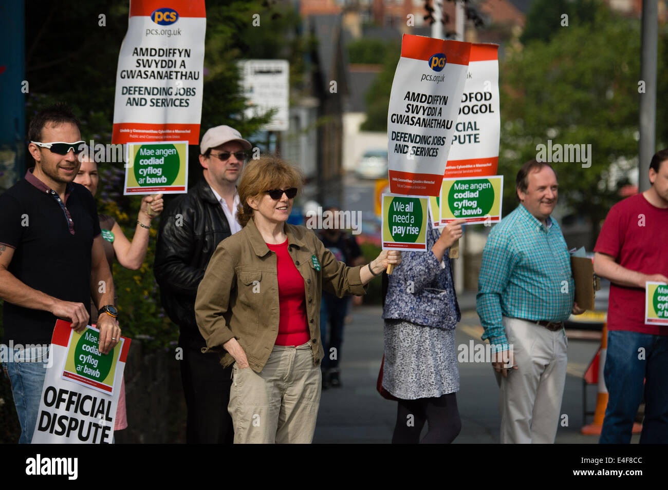 Aberystwyth, Wales, UK. 10th July 2014. Members of public sector unions picketing outside the National Library of Wales in Aberystwyth Wales UK. Over a million union members across the UK are expected to take industrial action today over their claims for fair pay and pension rights Credit:  keith morris/Alamy Live News Stock Photo