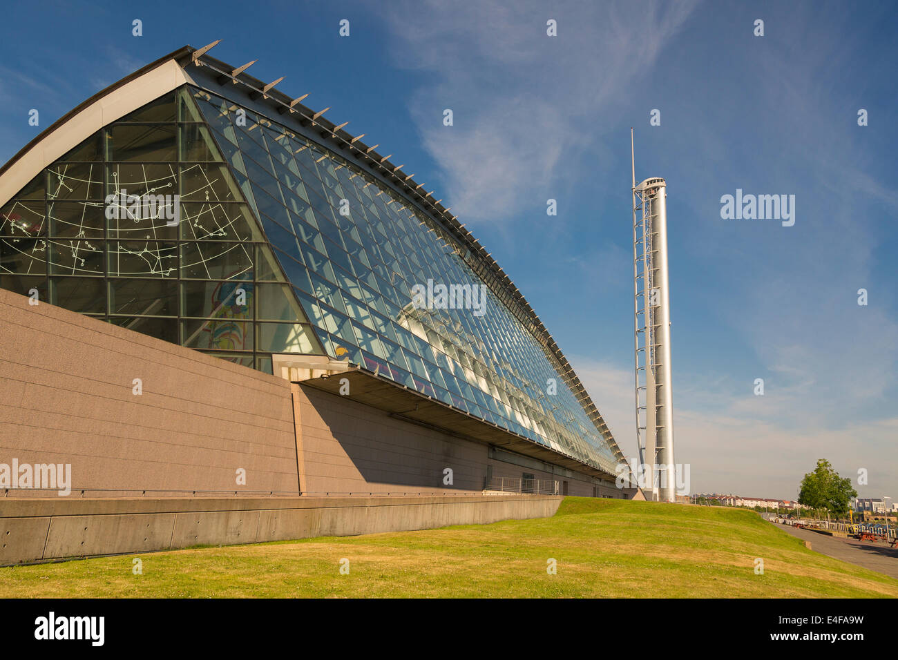 Glasgow Tower, Observation platform and Glasgow Science Centre Park ...