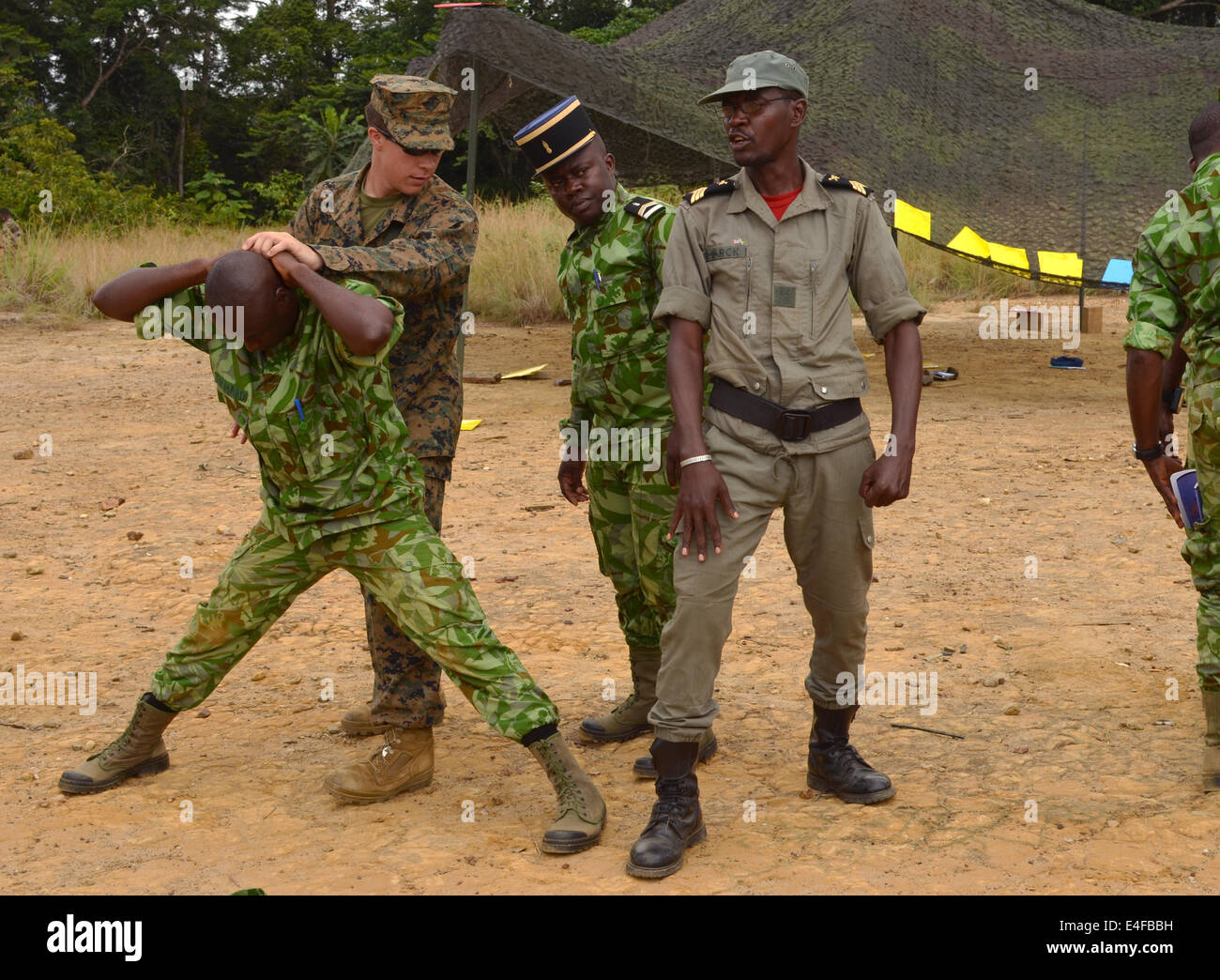 A US Marine demonstrates detainee handling with Gabonese soldiers and Gendarmes from the Agence Nationale des Parcs Nationaux June 10, 2014 in Ivindo National Park, Gabon. Stock Photo