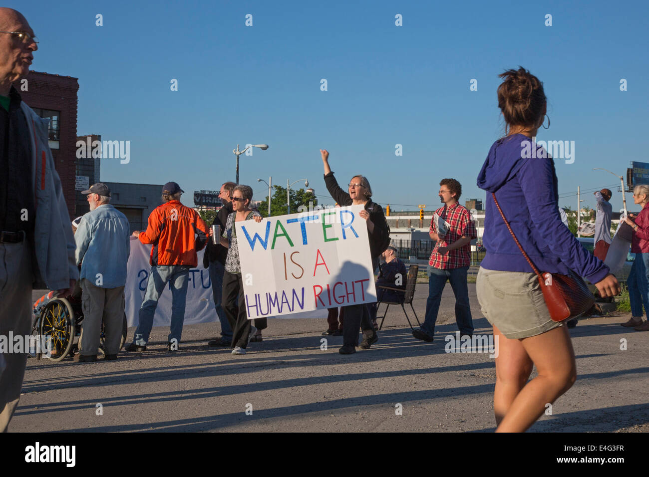 Detroit, Michigan, USA. Religious and community activists block the entrance to Homrich, a contractor hired to shut off water service to Detroit residents. As it tries to recover from bankruptcy, the city is shutting off water to tens of thousands of residents living in poverty who are behind on their bills. Credit:  Jim West/Alamy Live News Stock Photo