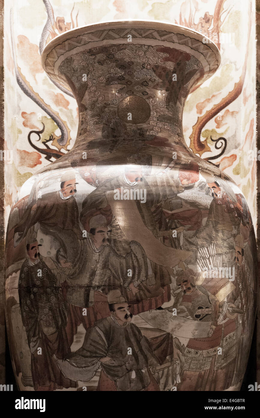 Chinese vase hi-res stock photography and images - Alamy