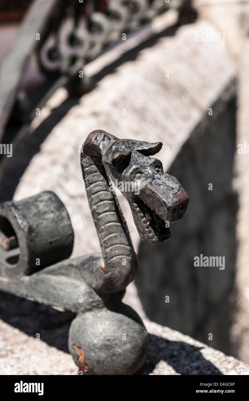 Handrail shaped dragon hi-res stock photography and images - Alamy