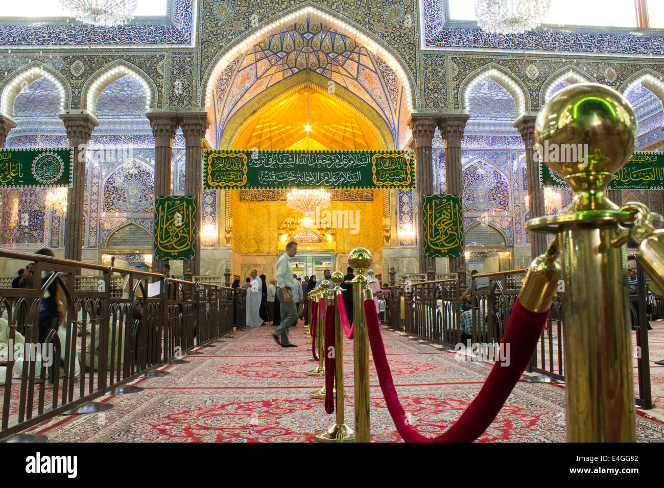 The shrine of Imam Hussein in Karbala Stock Photo - Alamy