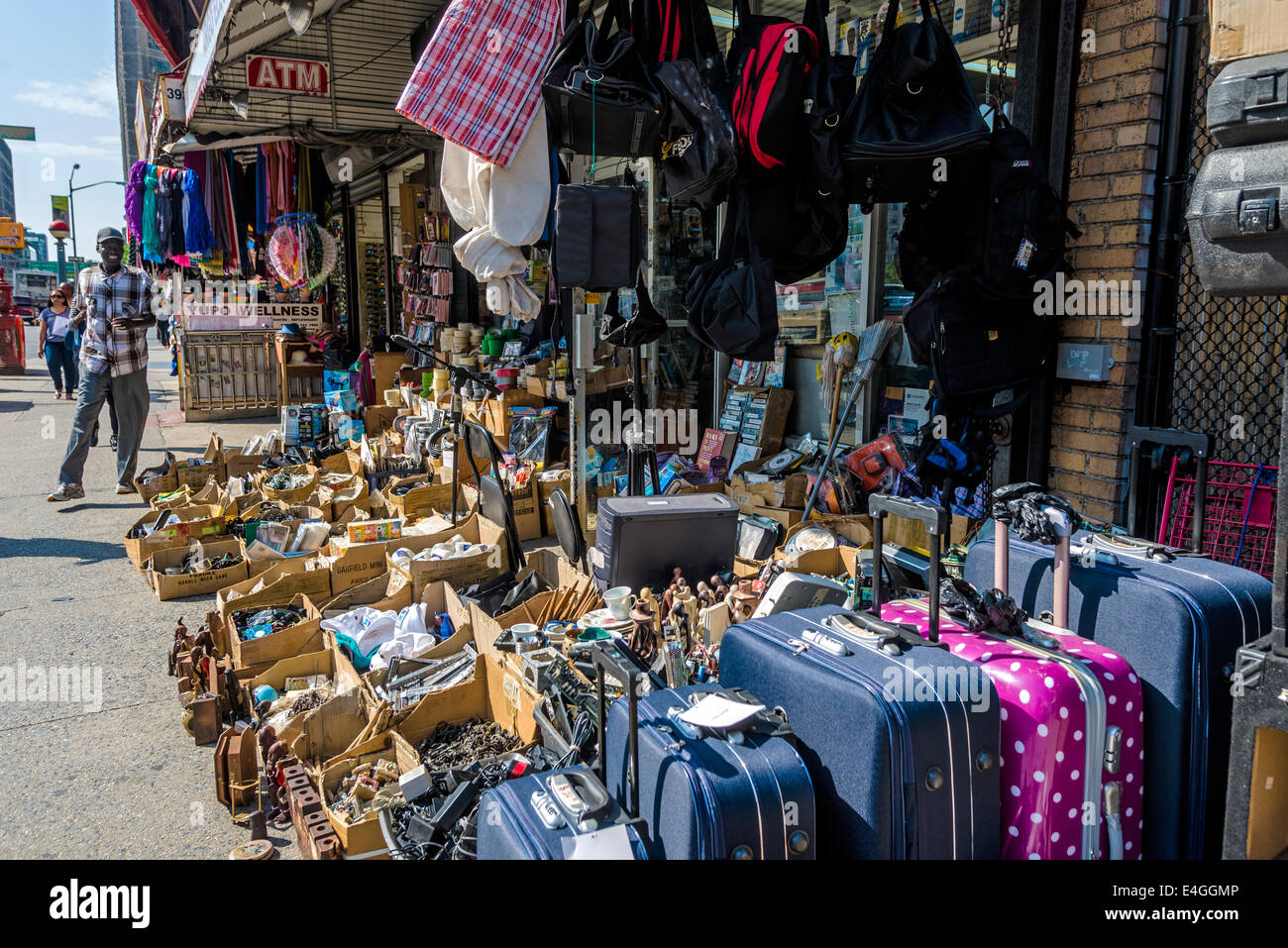 Canal street new york handbags hi-res stock photography and images