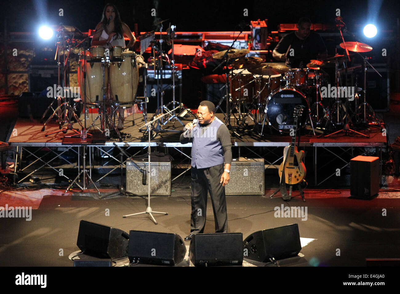 Avella, Italy. 10th July, 2014. George Benson live at Pomigliano Jazz Festival 2014. In photo: George Benson on stage while performing Credit:  Marco Cantile/NurPhoto/ZUMA Wire/Alamy Live News Stock Photo