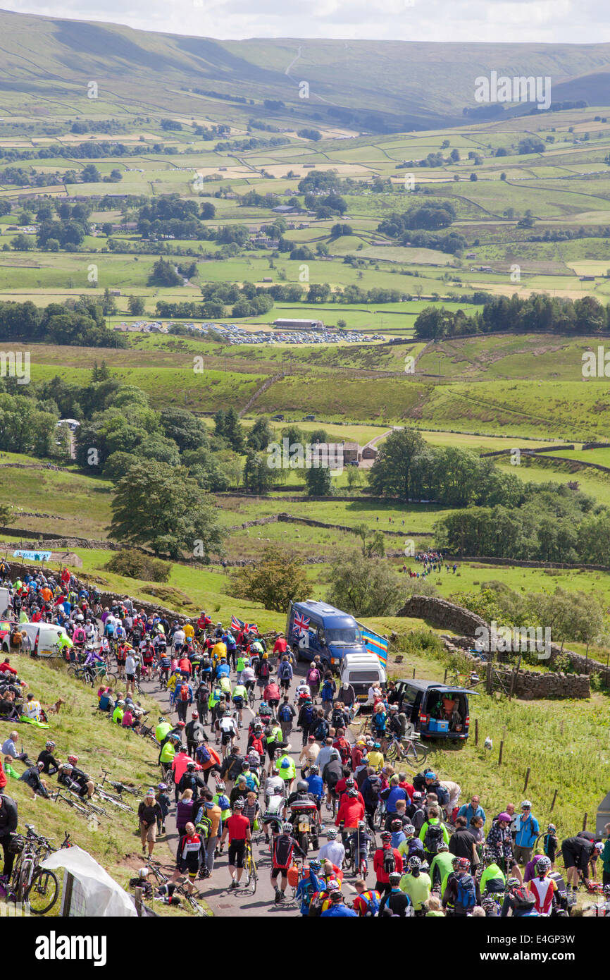 Spectators wait on the Butter Tubs Pass before the arrival of the Tour De France 2014 near Hawes, North Yorkshire, England, UK Stock Photo