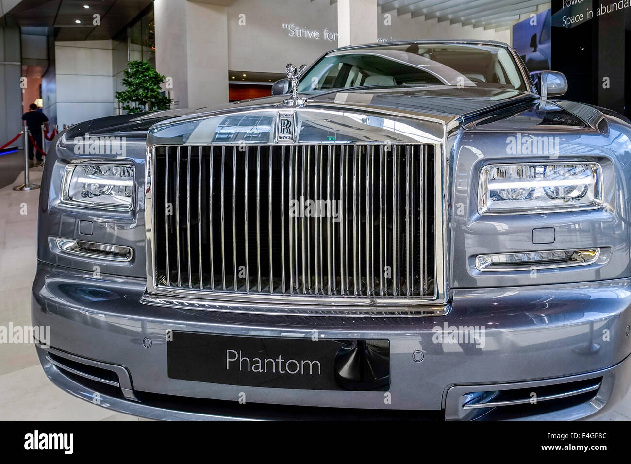 Emily hood ornament on a Rolls Royce Phantom Stock Photo Alamy