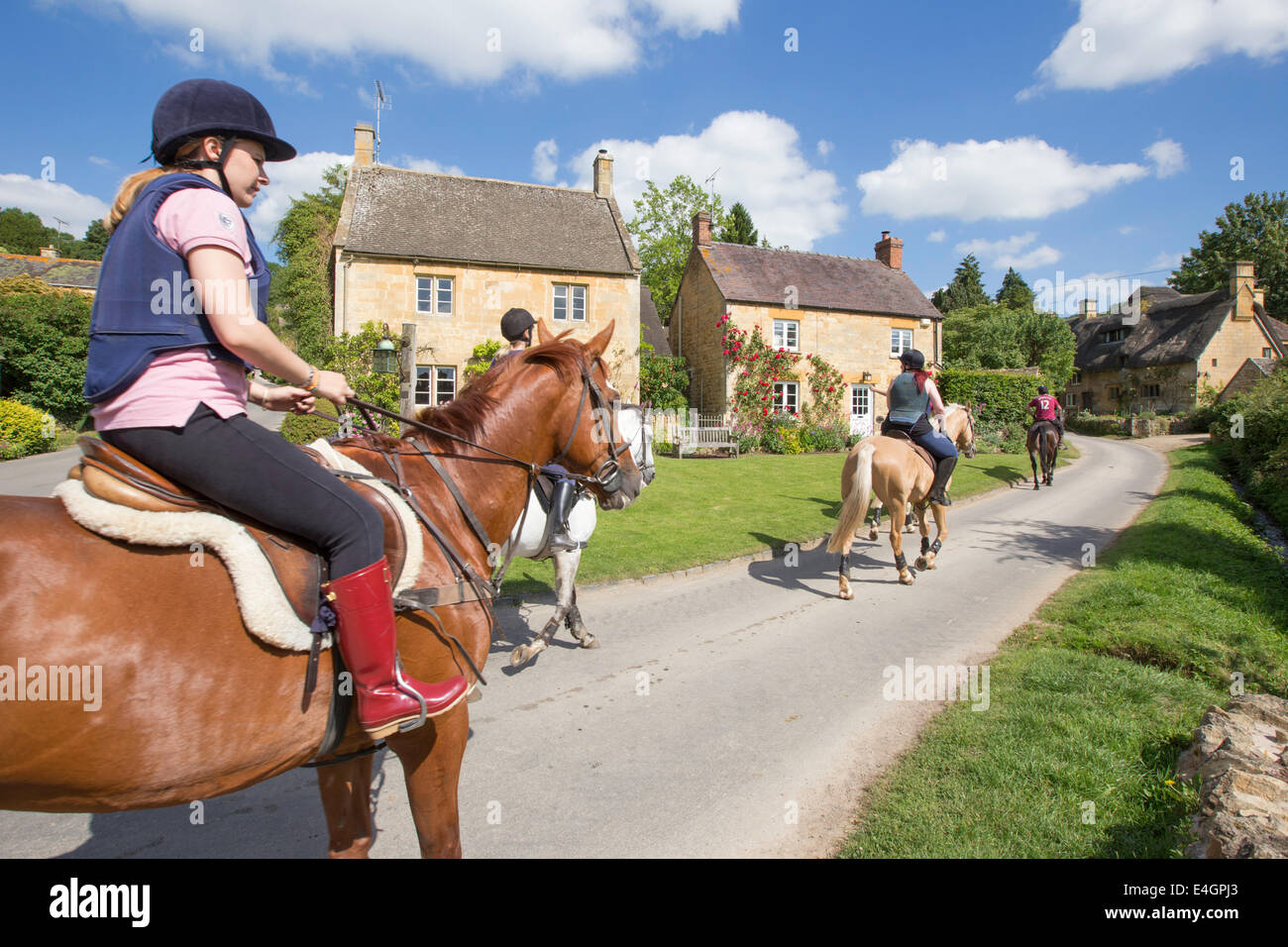 Horse riding cotswolds england hires stock photography and images Alamy