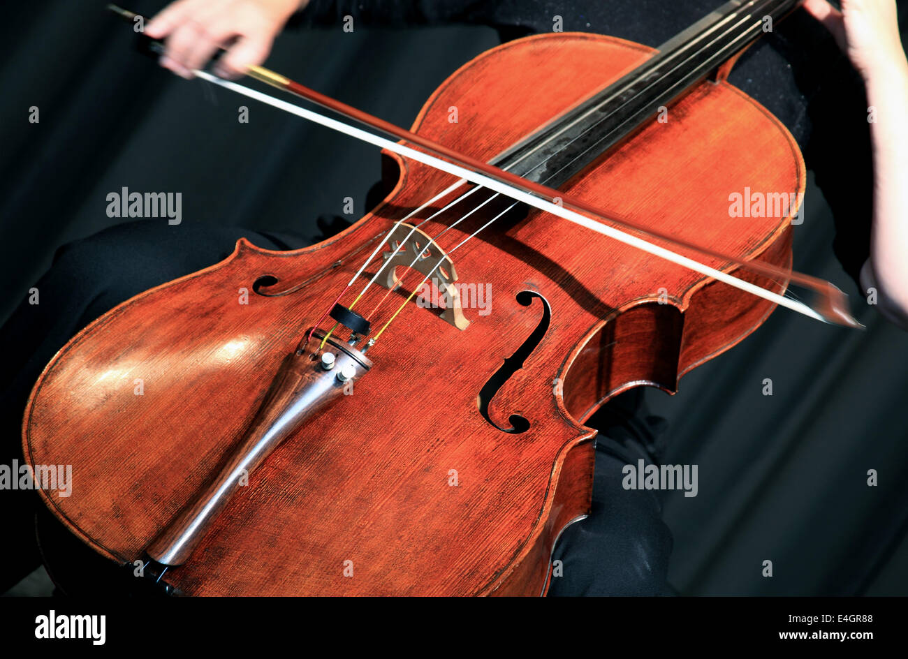 Classical cello hires stock photography and images Alamy