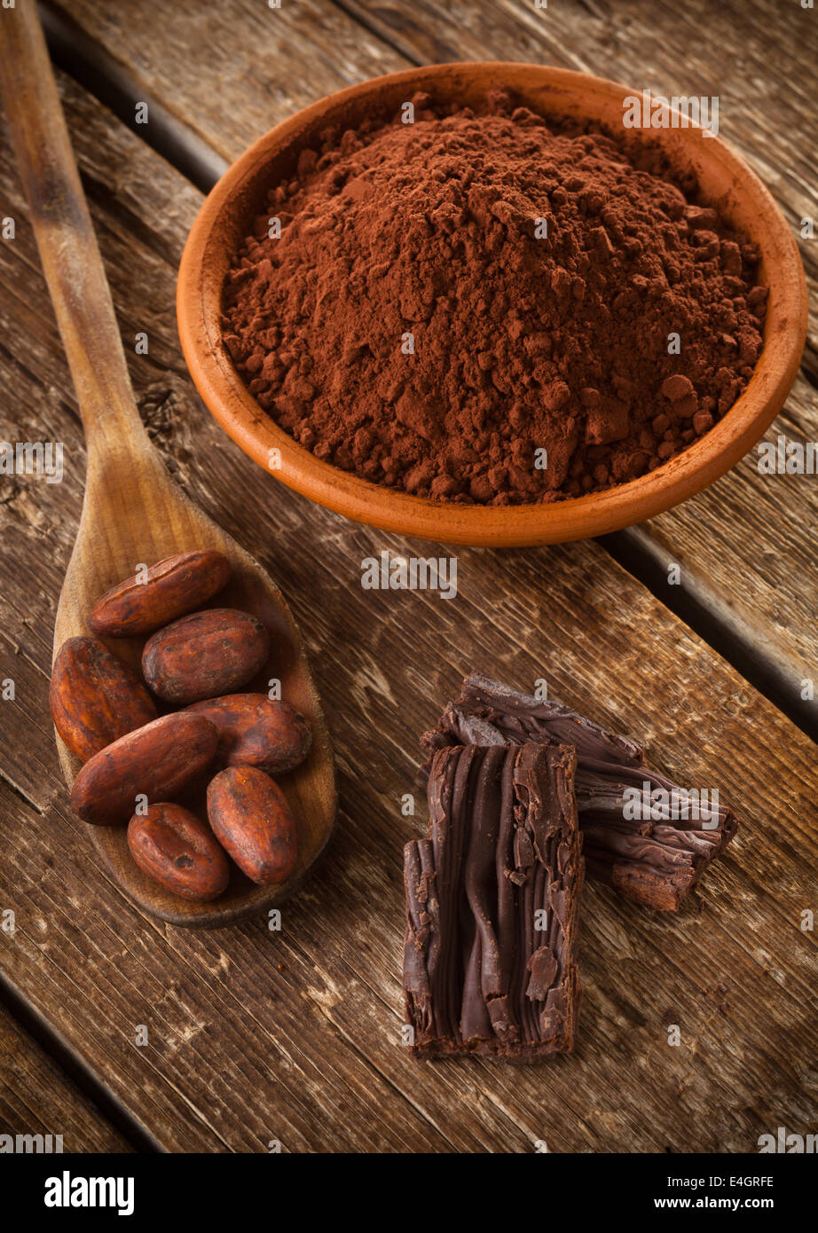 Homemade chocolate using cocoa powder and cocoa beans Stock Photo Alamy