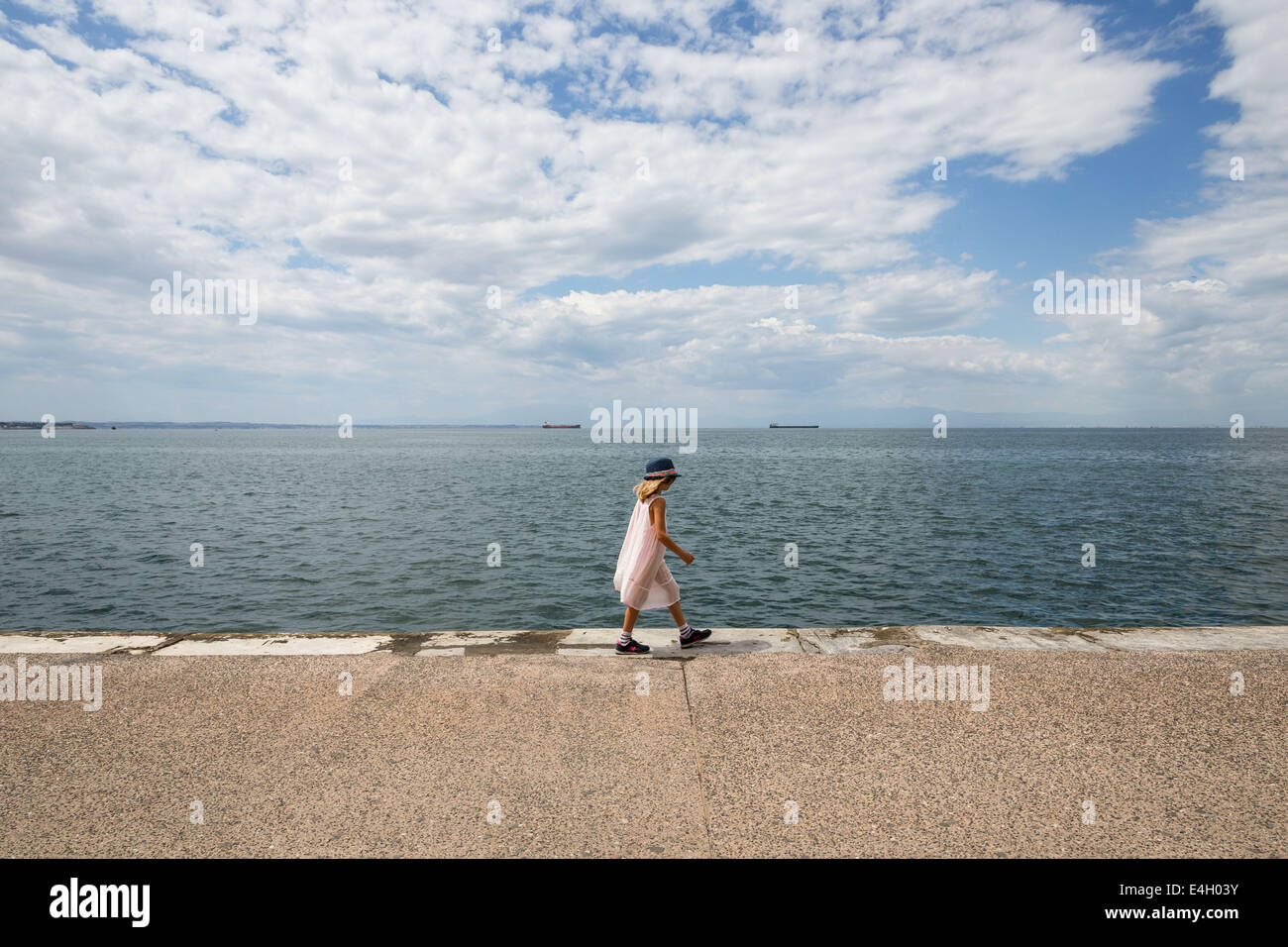 Thessaloniki, Greece. 11th July 2014. Tourists walk at the seafront of Thessaloniki, Greece. The Association of Greek Tourism Enterprises (SETE) increased its estimate for international tourist arrivals in 2014 to 19 million from 18.5 million last year. Thessaloniki, Greece on July 11, 2014. Credit:  Konstantinos Tsakalidis/Alamy Live News Stock Photo