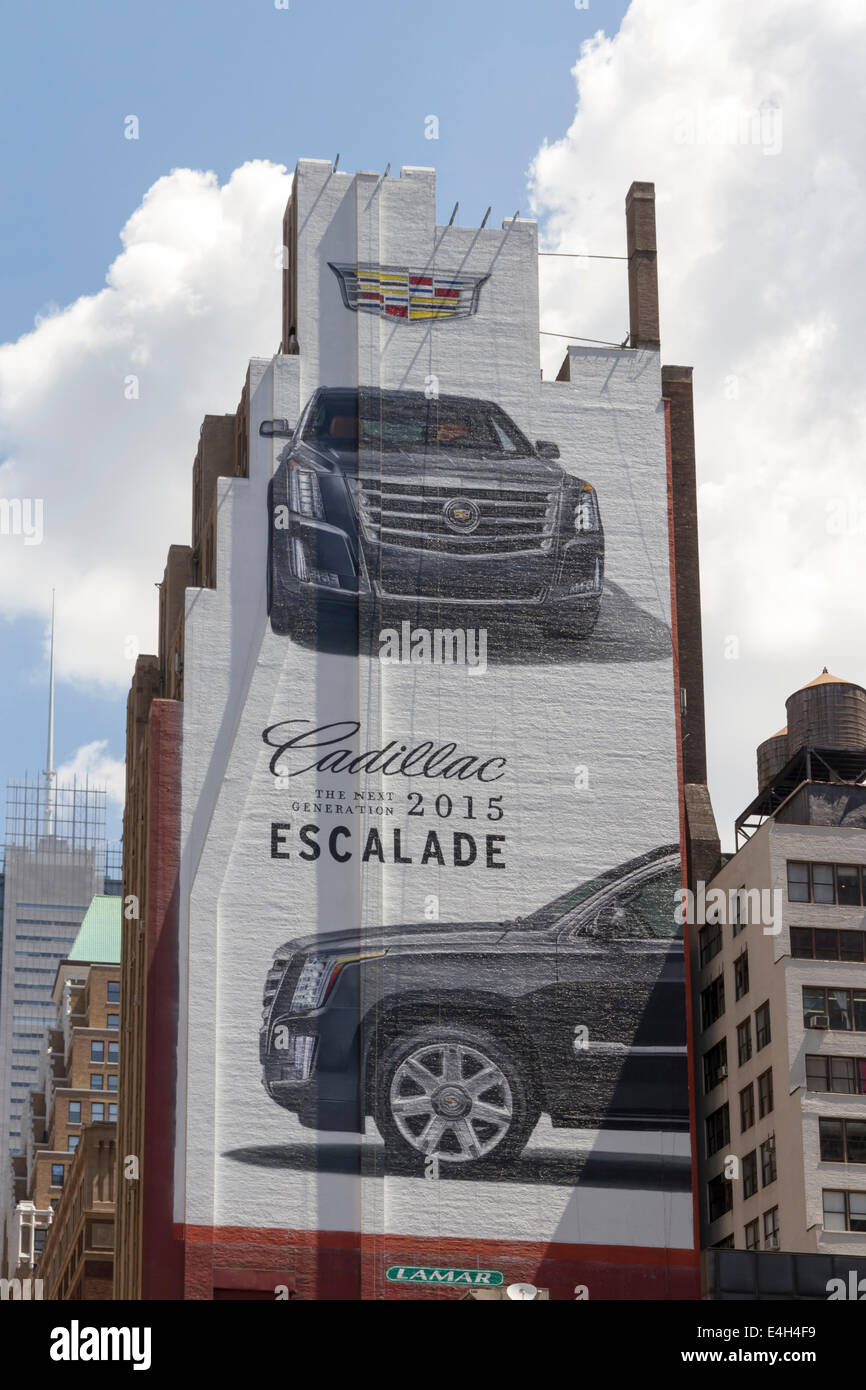 Creative Cadillac Escalade 2015 advert on side of New York Building Stock Photo