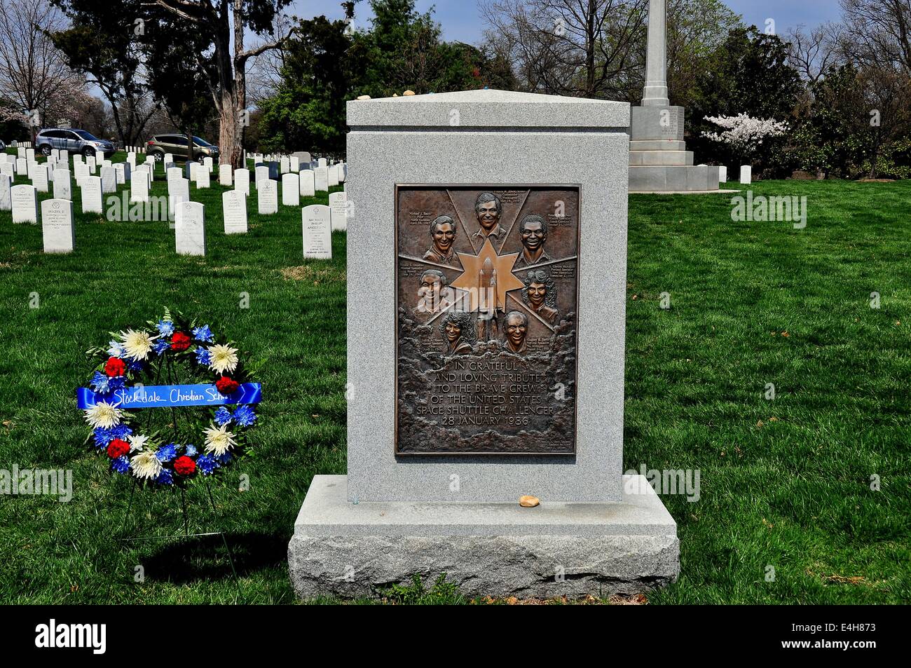Arlington, Virginia:  The Space Challenger Memorial at Arlington National Cemetery honours the seven astronauts who perished min Stock Photo