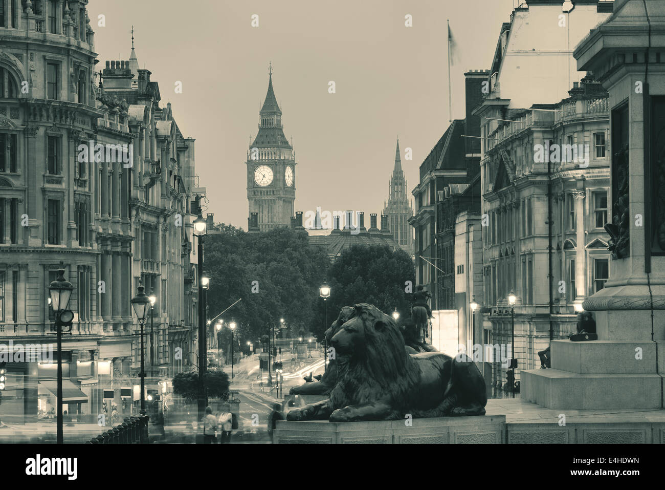 Victorian street night hi-res stock photography and images - Alamy