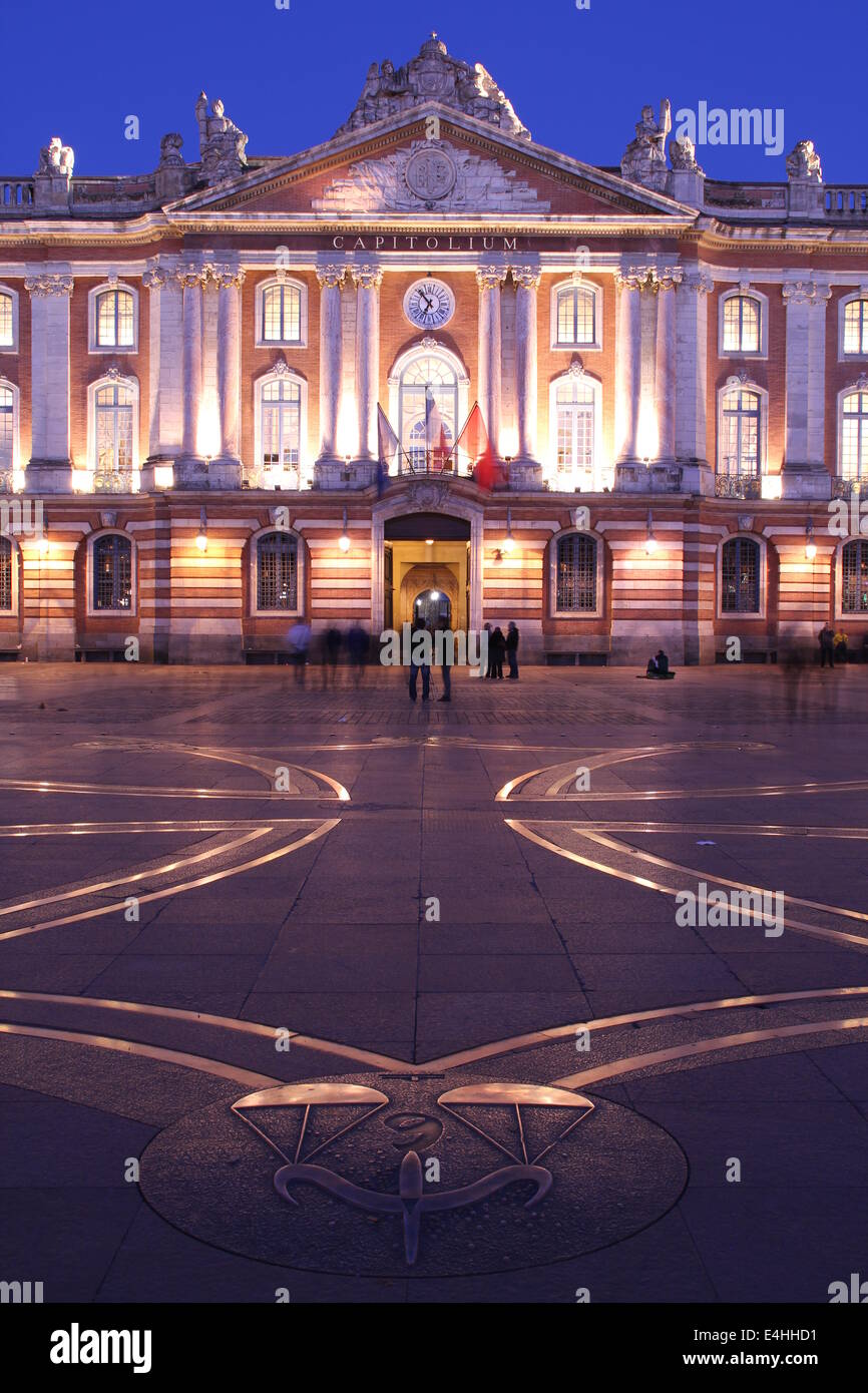 Toulouse, place du Capitole by night Stock Photo Alamy