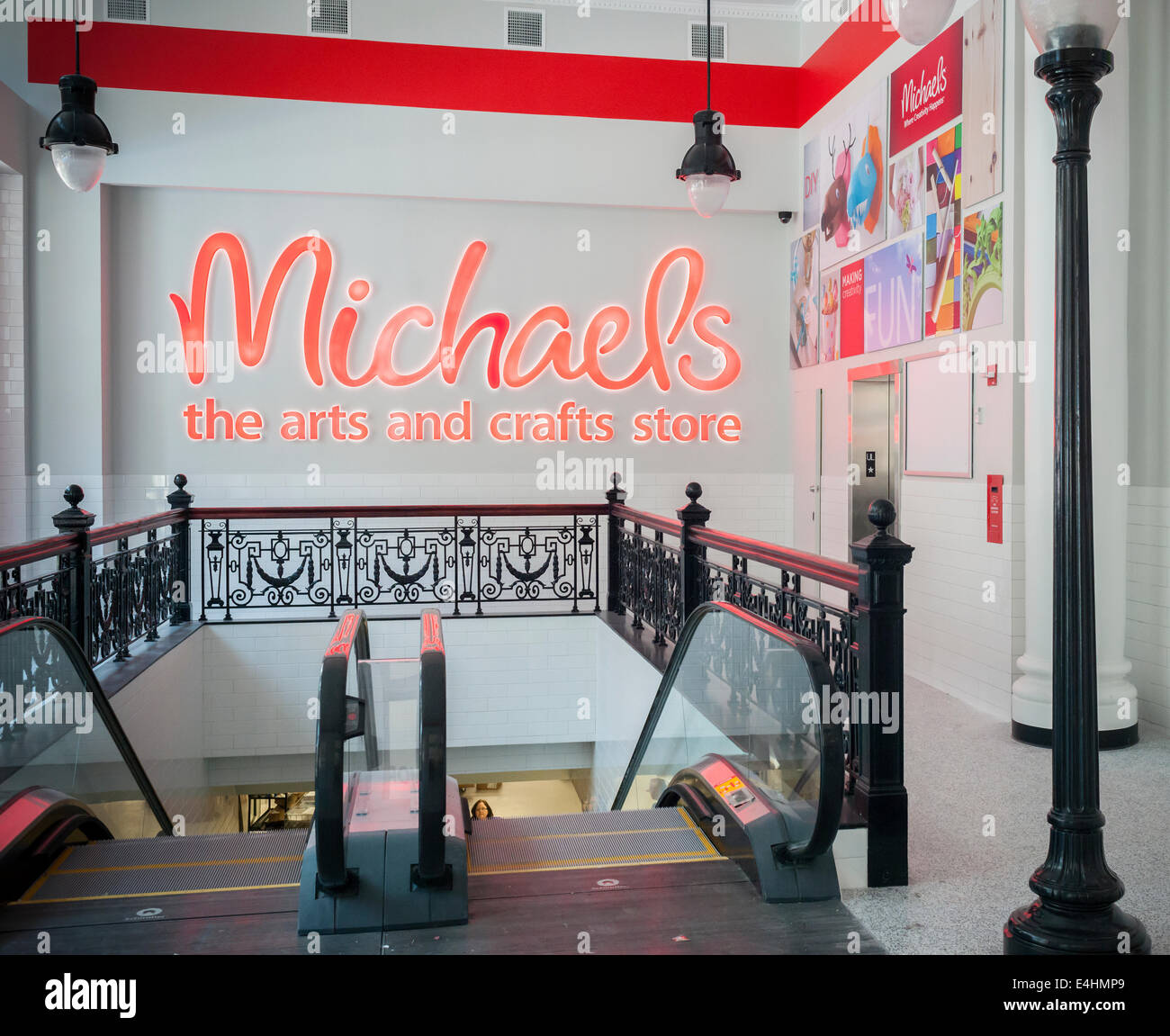 Michaels store storefront hi-res stock photography and images - Alamy