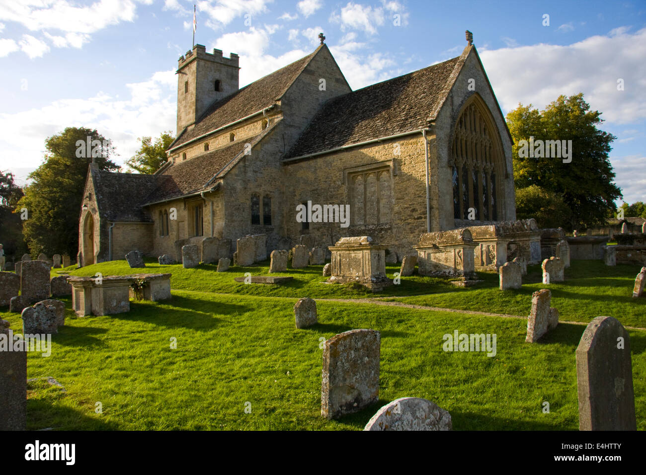 Swinbrook churchyard, Oxfordshire, England Stock Photo - Alamy