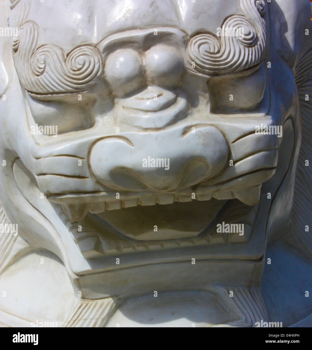 White Lion Statue Stock Photo Alamy