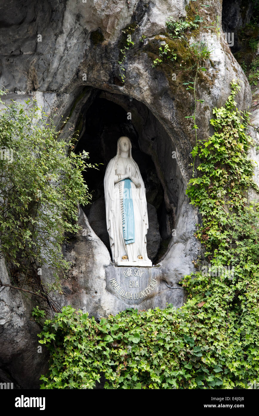 Statue of the Virgin Mary in the grotto of Lourdes Stock Photo - Alamy